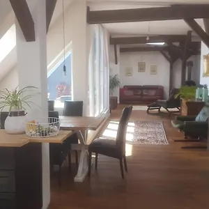 Helle Dachgeschosswohnung Für 8 Personen In Zentraler Lage Berlin